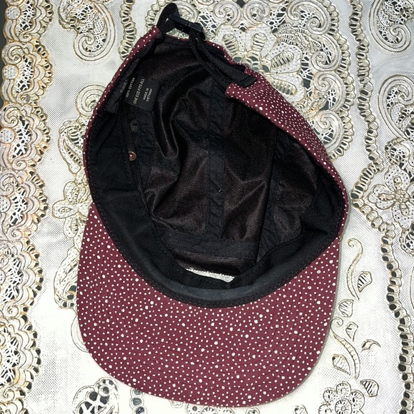 Obey red cap with white and blue dots - Picture 2 of 2